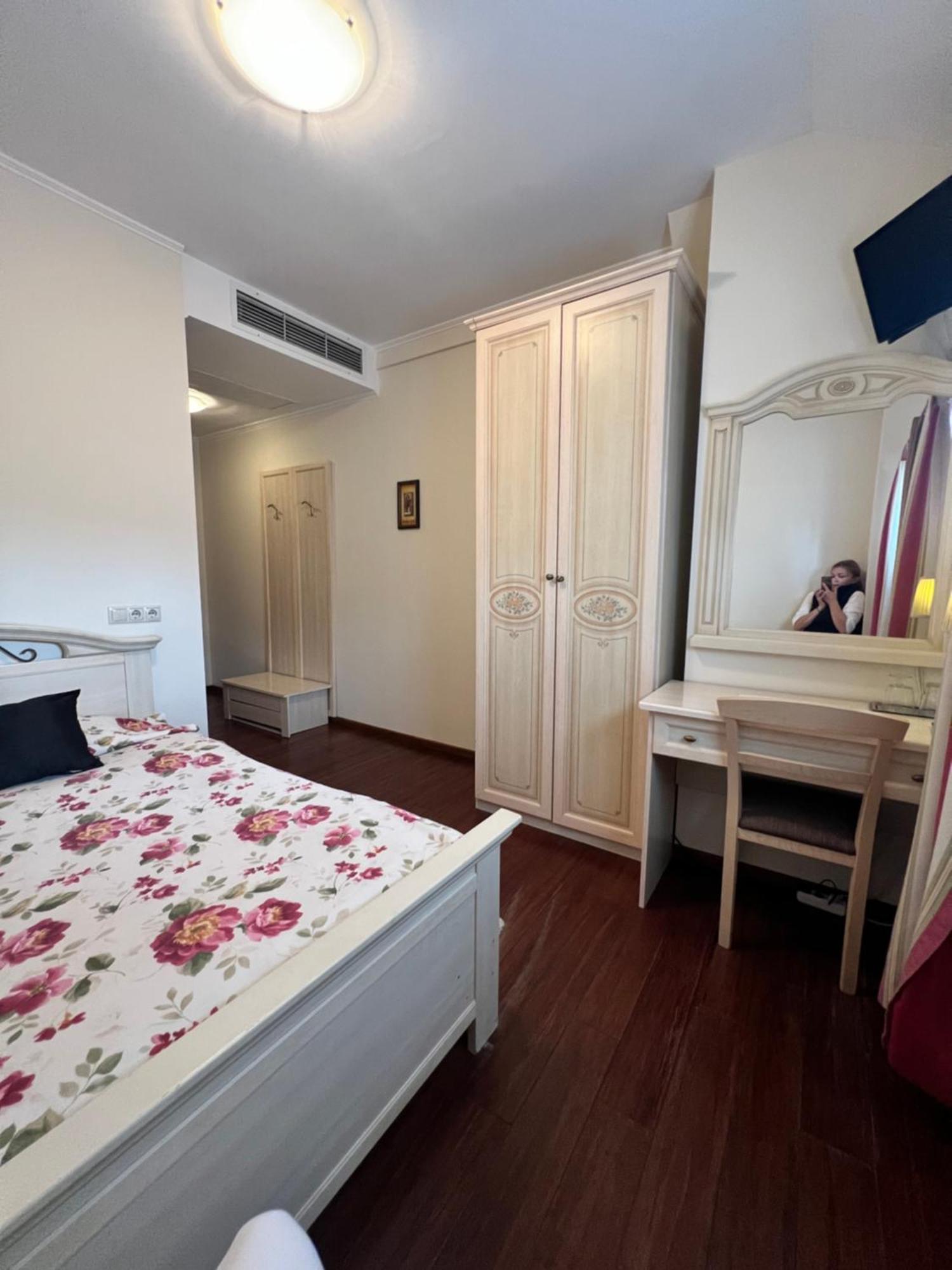Park Villa - Boutique Hotel Timişoara Exteriör bild